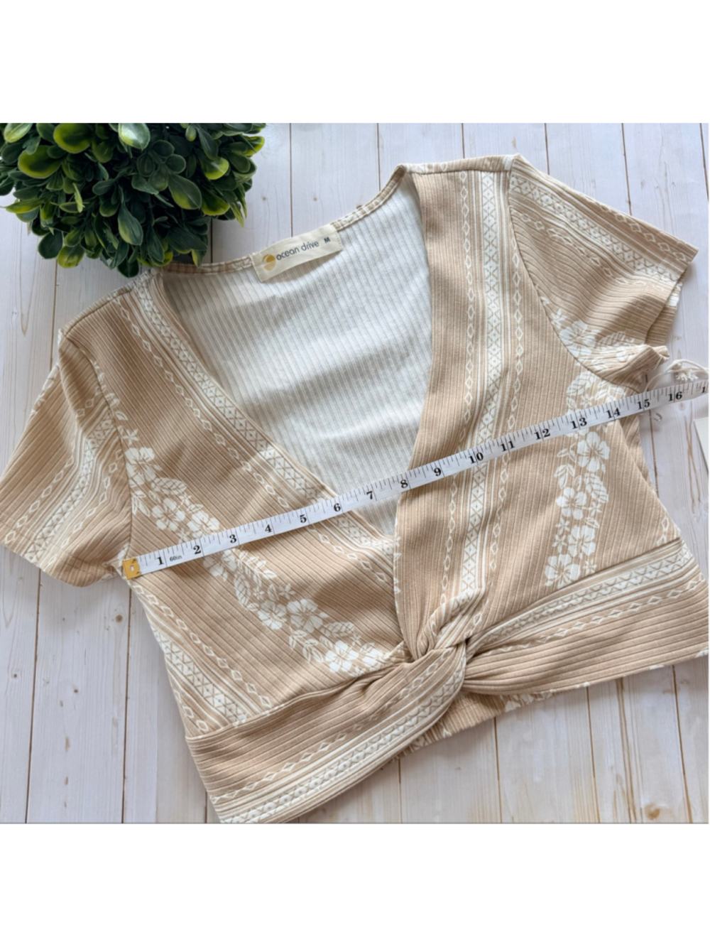 Ocean Drive High Tide Hibiscus Rib Knit Twist Front Tee in Sand Dune Size M NWT - Picture 8 of 9